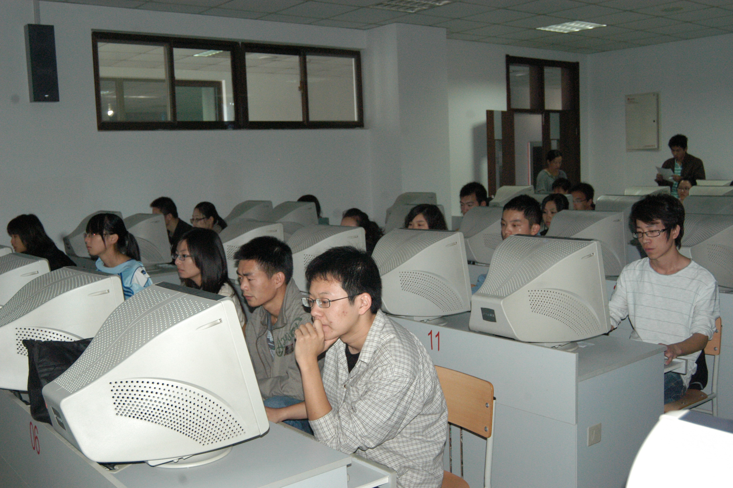 src=http://class.itatedu.com/matches5/upload/matches5/2009/10/17/tj0128212009101714471797554.jpg