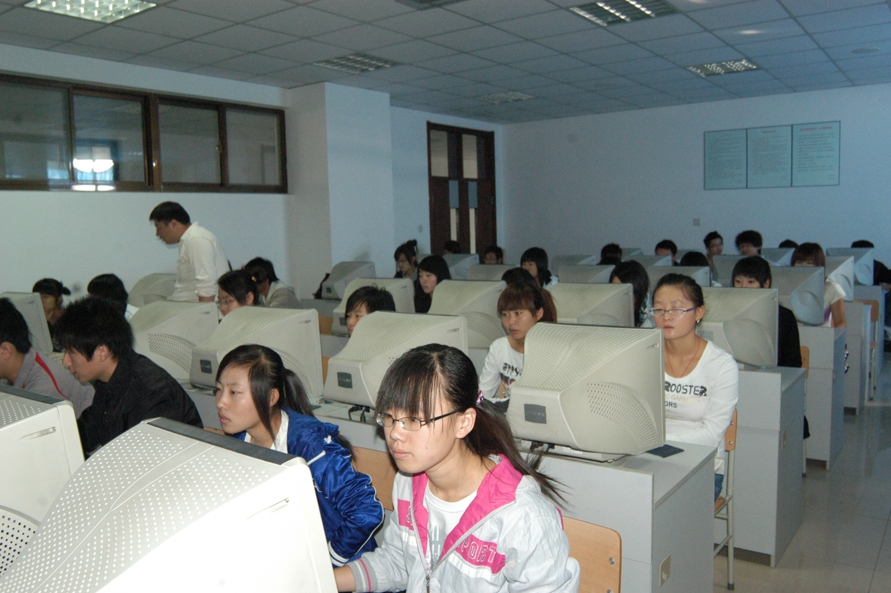 src=http://class.itatedu.com/matches5/upload/matches5/2009/10/17/tj01949120091017144663688.jpg