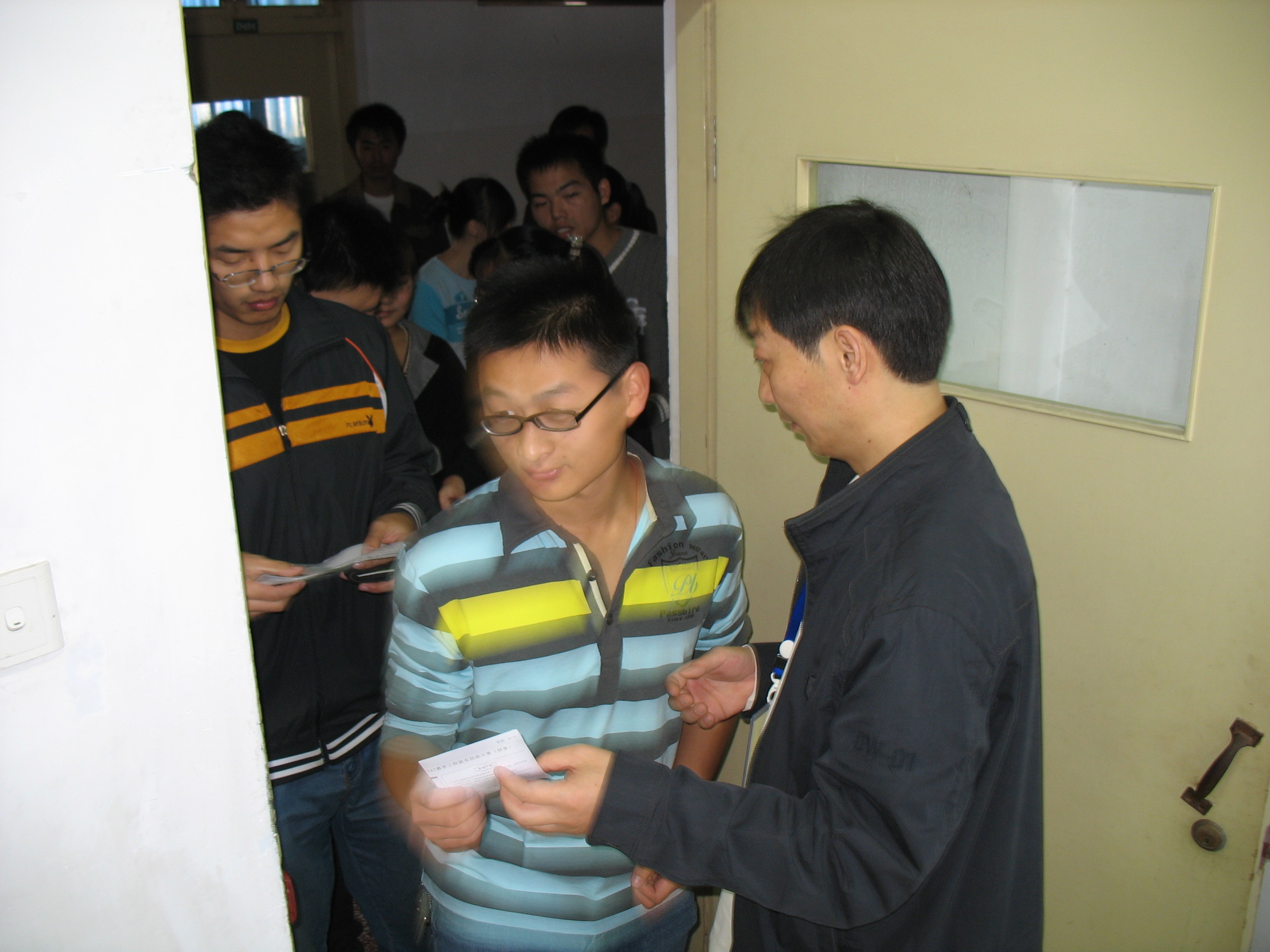 src=http://class.itatedu.com/matches5/upload/matches5/2009/10/21/zknu58802009102111221577666.jpg