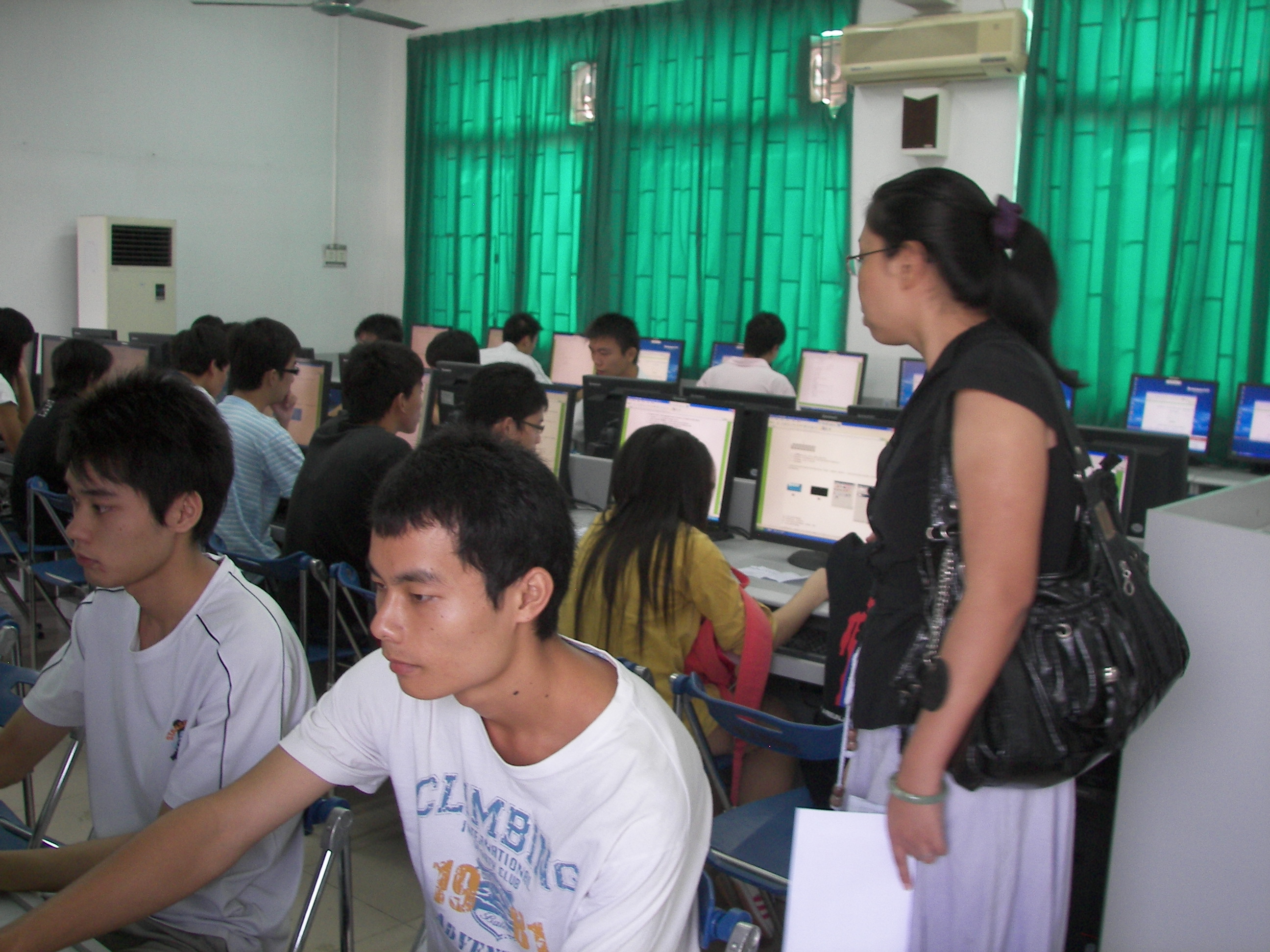 src=http://class.itatedu.com/matches5/upload/matches5/2009/10/23/gz_lhx245820091023919216257.jpg