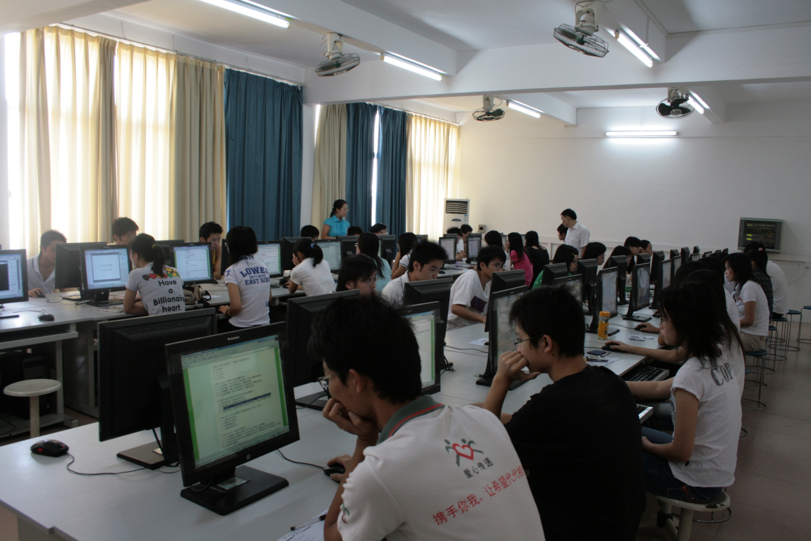 src=http://class.itatedu.com/matches5/upload/matches5/2009/10/23/ld_zlf49822009102323165537409.jpg
