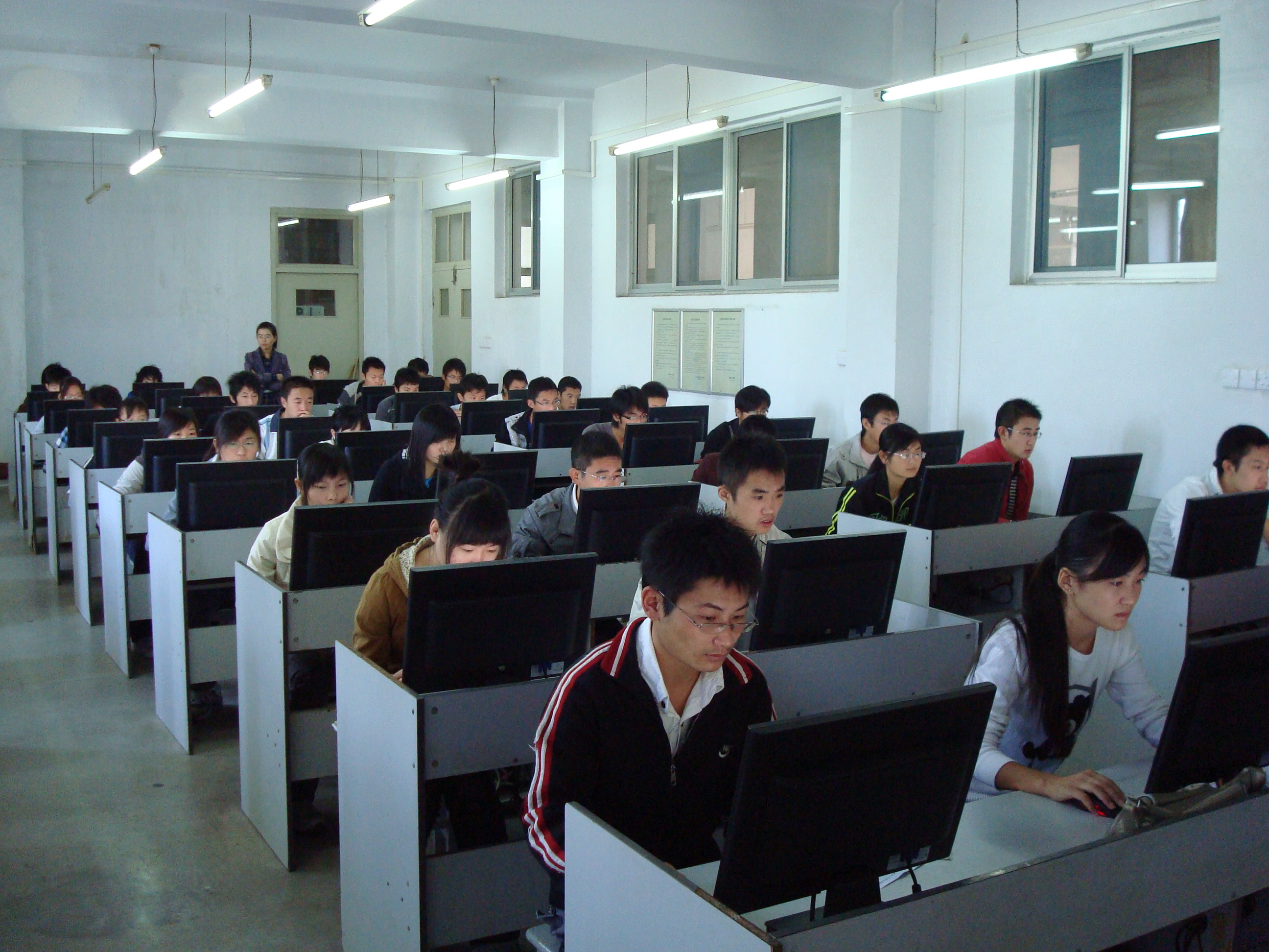src=http://class.itatedu.com/matches5/upload/matches5/2009/10/23/sd263703200910232043482346.jpg