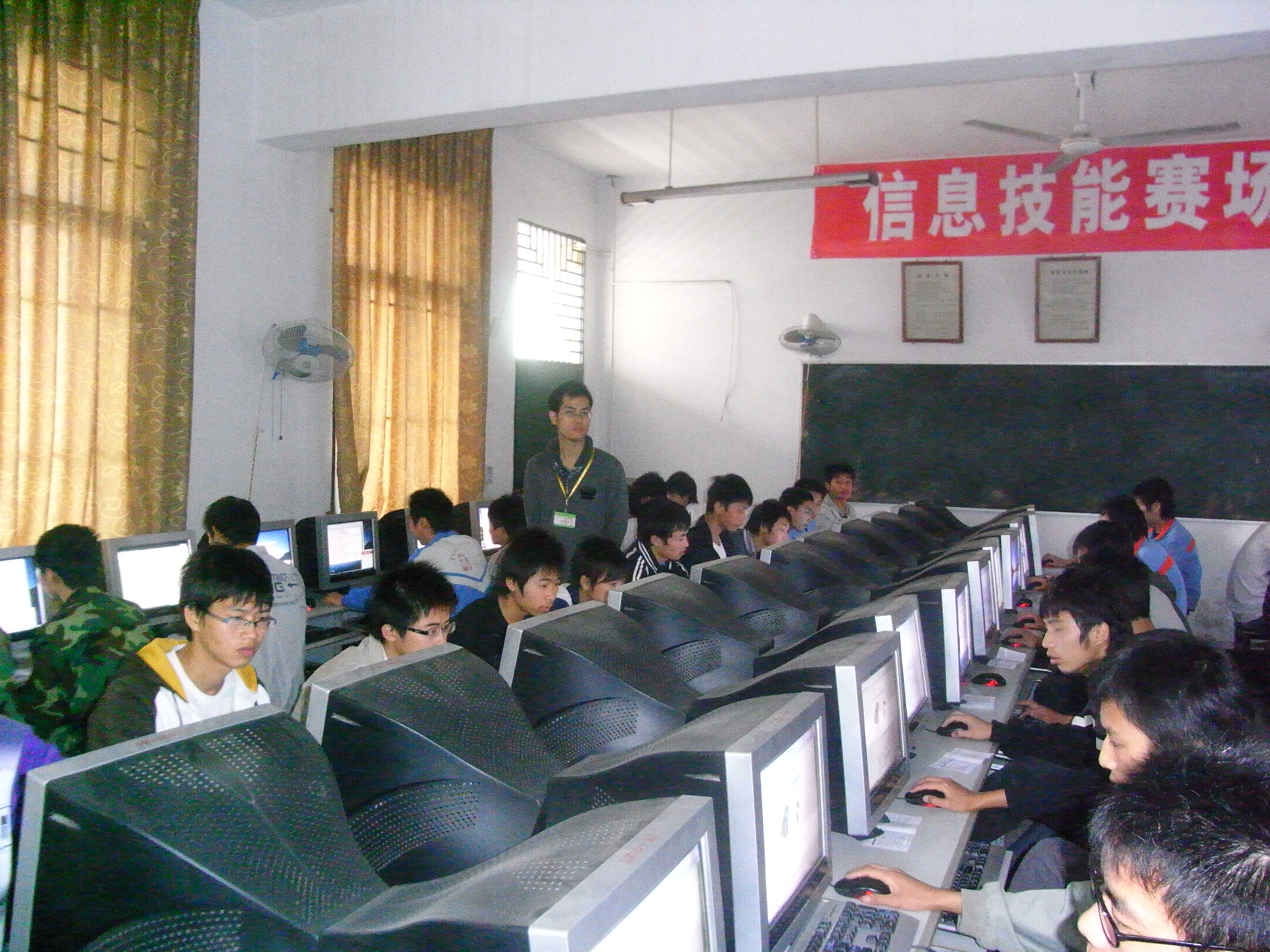 src=http://class.itatedu.com/matches5/upload/matches5/2009/10/26/sc06424202009102615465556450.jpg