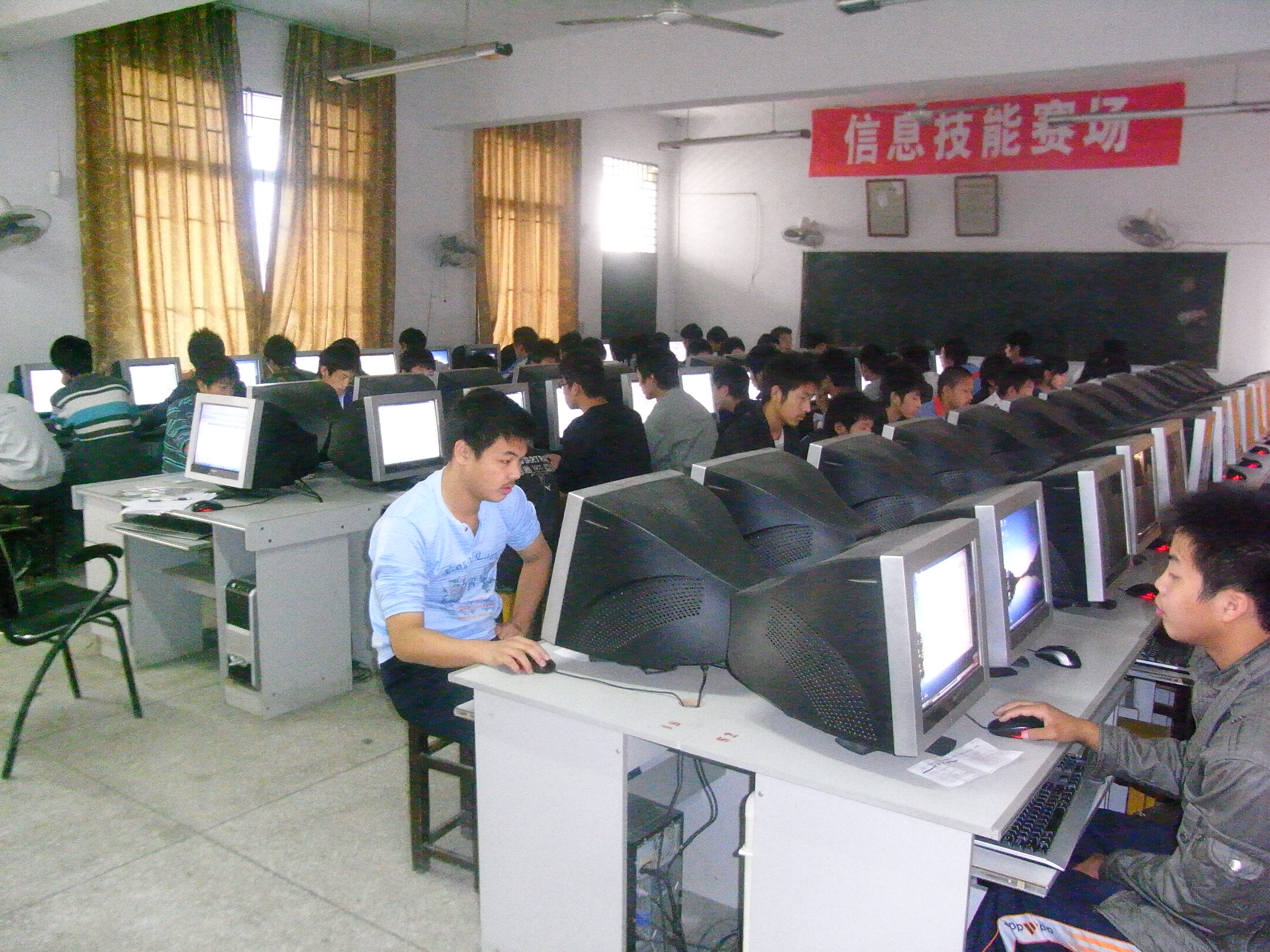 src=http://class.itatedu.com/matches5/upload/matches5/2009/10/26/sc06486412009102615451969829.jpg