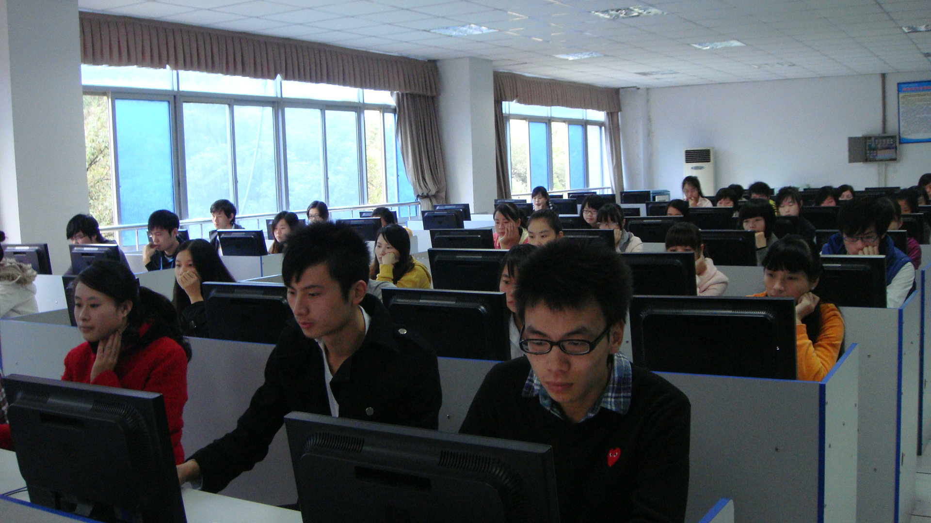 src=http://class.itatedu.com/matches6/upload/matches5/2011/10/20/sc-ybx3555201110201229167719.jpg