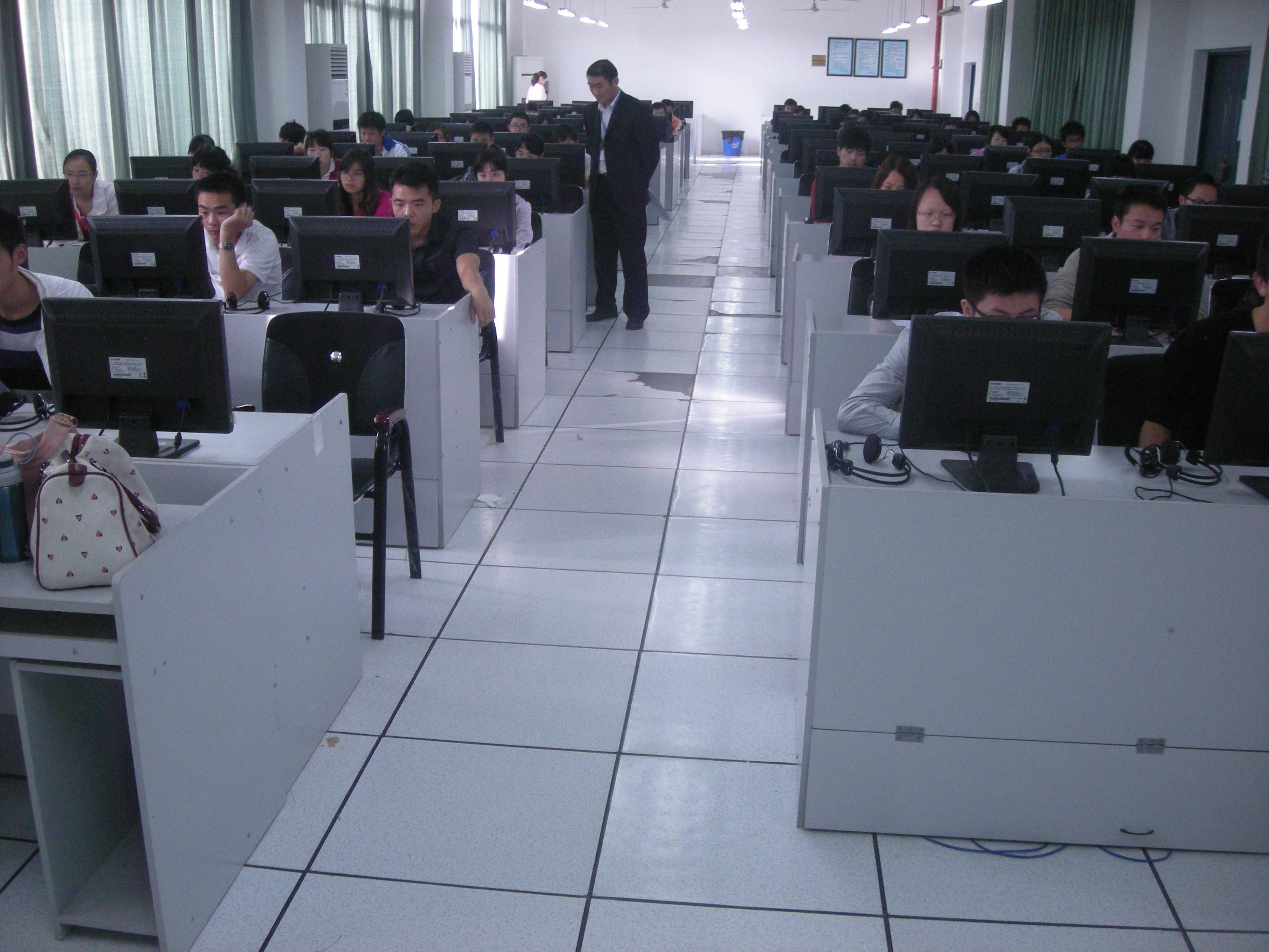 src=http://class.itatedu.com/matches6/upload/matches5/2011/10/21/sc-xhs10992011102111132971074.jpg