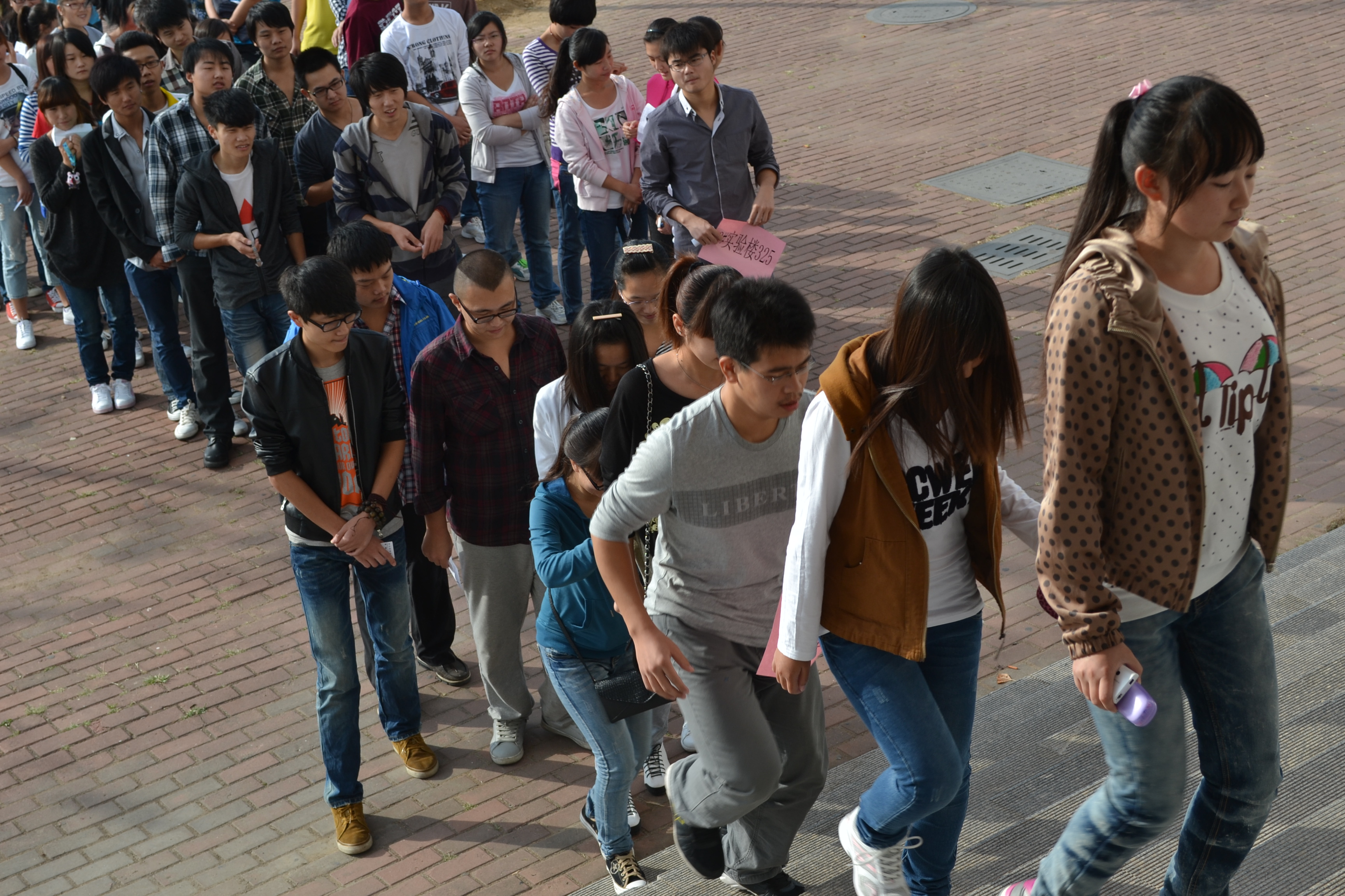 src=http://class.itatedu.com/matches7/upload/FCK/2012/10/19/青岛黄海学院2095201210191051334960.jpg