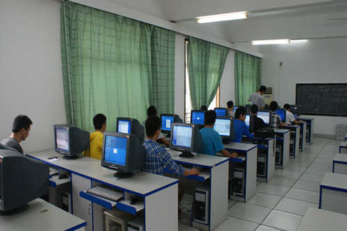 src=http://class.itatedu.com/matches7/upload/FCK/2012/10/20/jx-hdj8642201210201356135408.jpg